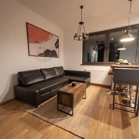 Blackwood Apartament *